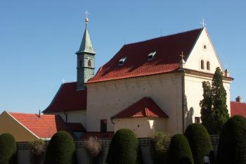 kostel ze zahrady Černínského paláce ( © Milan Caha 09/2008)