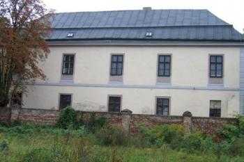 Boční trakt zámku ( © Pavel Vítek 11/2005)