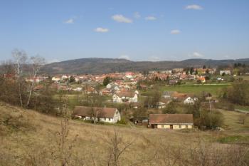 Pohled na obec Železnice ( © Jiří Čížek 03/2007)