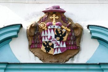 erb olomouckého biskupa Ferdinanda Julia Troyera ( © Jan P. Štěpánek 03/2008)
