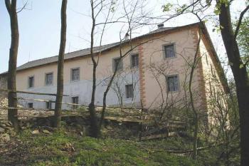 opravená strana zámku (© de ardoise 05/2005)