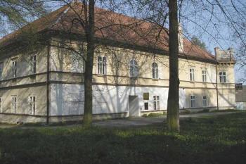 zadní část zámku (© de ardoise 05/2005)
