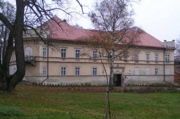 hlavní průčelí zámku (© jakub ivánek 03/2004)