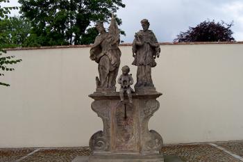 Velká Bystřice - sousoší u zámku (© Ivo Rozehnal, 06/2014)