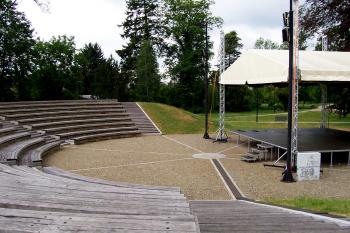 Velká Bystřice - letní divadlo za zámkem (© Ivo Rozehnal, 06/2014)