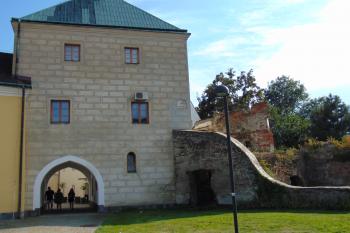 Průjezd v západní věži od severu (© Dušan Dohňanský 08/2020)