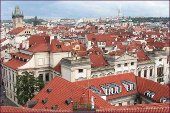 Pohled na severní a vršek západního průčelí paláce ( © Petr Turyna 09/2005)