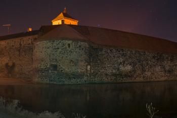 Zimní fotografie se zamrzlým příkopem. (© Karel Funda, 03/2012)