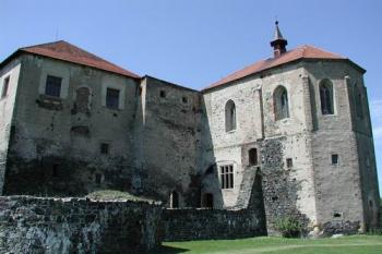Švihov - pohled zezadu (© Jana Herianová 07/2003)