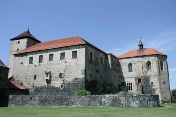 Švihov - pohled zezadu (© Jana Herianová 07/2003)