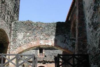 Švihov - mezi opevněními (© Jana Herianová 07/2003)