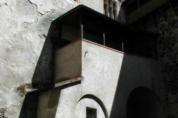 Švihov - hradní nádvoří (© Jana Herianová 07/2003)