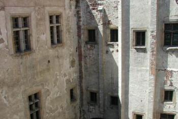 Švihov - hradní nádvoří (© Jana Herianová 07/2003)