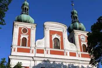 Průčelí kostela (© Jiří Cukr, 05/2011)