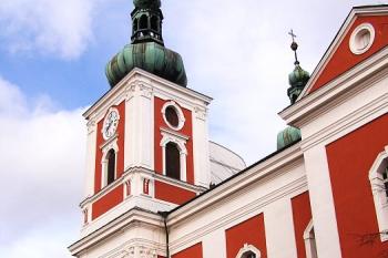 Boční fasáda chrámu (© Jan P. Štěpánek, 11/2006)