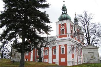 Pohled na kostel od rozhledny (© Jan P. Štěpánek, 11/2006)