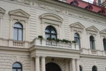 pohled na vstupní zámeckou část (© D Dohňanský, 07/2014)