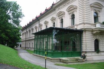 dostavovaná litinová teraska (© D Dohňanský, 07/2014)