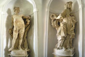 socha Podzimu a Léta ze sochařského souboru ročních dob ve vestibulu (J. J. Heinz, 1731 - 1732) (© de ardoise 06/2005)