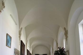 chodba v prvním patře (© de ardoise 06/2005)