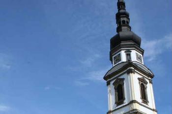 Hlavní věž a jižní průčelí bývalého konventního kostela Nanebevzetí Panny Marie (© Ivan Grisa, 06/2008)