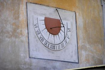 Sluneční hodiny ( © Luděk Pitter 04/2005)