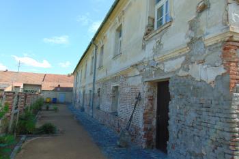 Sv. strana zámku (© Dušan Dohňanský  05/2021)