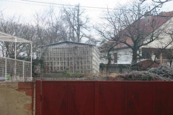 jádro tvrze se skleníkem (© D Dohňanský, 01/2016)