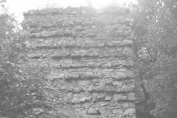 Rozestavěná štítová zeď (2003 ©Martin Zdrůbek)
