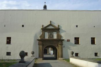 Dřevohostice - tvrz, zámek (© Karel Světlík, 01/2010)