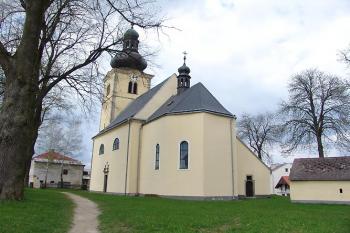 Celkový pohled na kostel ( © Roman Řezáč 05/2005)