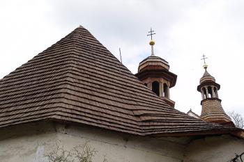 Kostel sv.Kunhuty se zvonicovou věží ( © Roman Řezáč 05/2005)