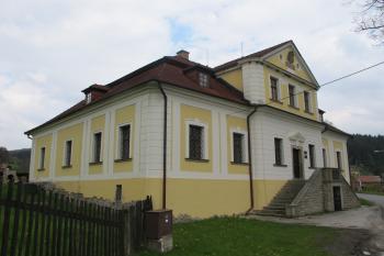 Čelní jižní průčelí od západu (© Dušan Dohňanský 04/2018)