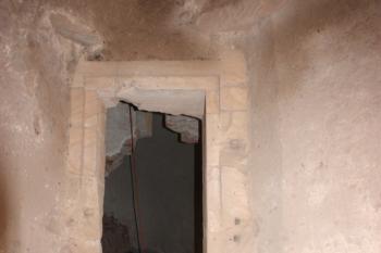 Přízemí velkého paláce: bývalé točité schodiště ze severní síně ( © Ivan Grisa 08/2011)