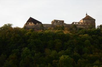 Točník, impozantní architektura doby Václava IV. (© Jan Večeřa, 08/2015)