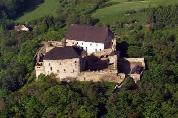 Točník - letecký snímek ( © Radovan Smokoň 05/2006)