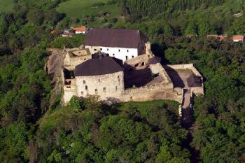 Točník - letecký snímek ( © Radovan Smokoň 05/2006)