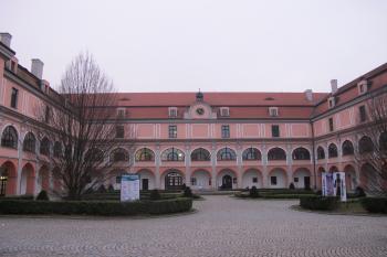 vnitřní nádvoří (© D Dohňanský, 02/2018)