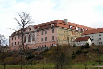 Pohled na zámek od severozápasu ( © Jan P. Štěpánek 02/2007)