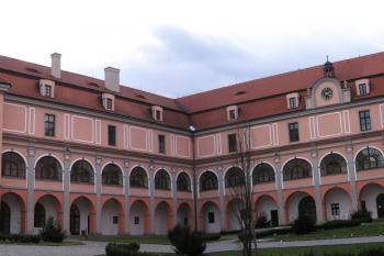 Panorama nádvoří zámku ( © Jan P. Štěpánek 02/2007)