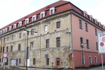 Panorama západní a jižní fasády zámku ( © Jan P. Štěpánek 02/2007)