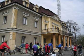 průčelí k silnici (© de ardoise 05/2005)