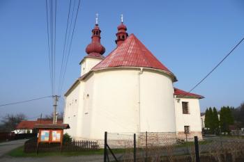 pohled na kostel od východu ( © Jan P. Štěpánek 04/2009)