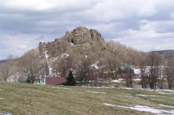 pohled od úpatí Jedlové hory (© Lenka Marsová, 04/2008)