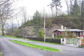 Obnažené skalnaté čelo skaliska ( © Jan P. Štěpánek 05/2005)