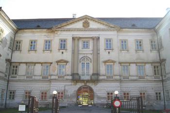 vstupní průčelí (© de ardoise 05/2005)