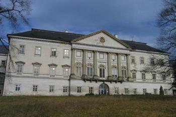Zahradní průčelí zámku ( © Pavel Vítek 11/2006)