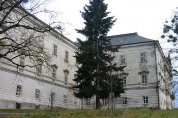 Zámek od západu ( © Pavel Vítek 11/2006)