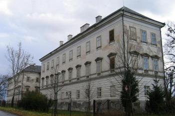 Zámek od západu ( © Pavel Vítek 11/2006)