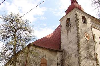 Celkový pohled na kostel ( © Roman Řezáč 05/2005)